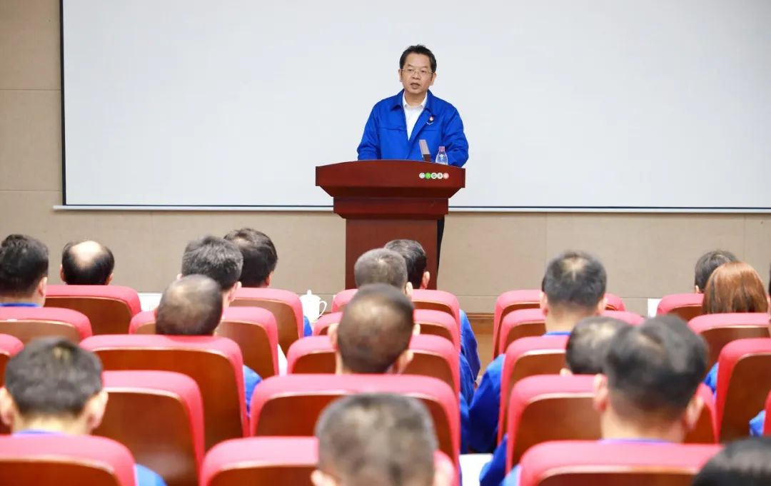 集团党委书记、、董事长韦宏文作清廉集体发言.jpg